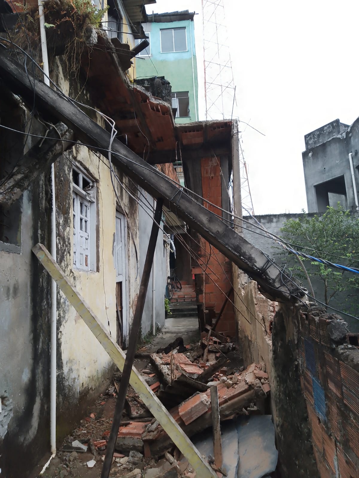 Casa desaba na Federação e área é isolada em alerta de risco | Divulgação/Codesal