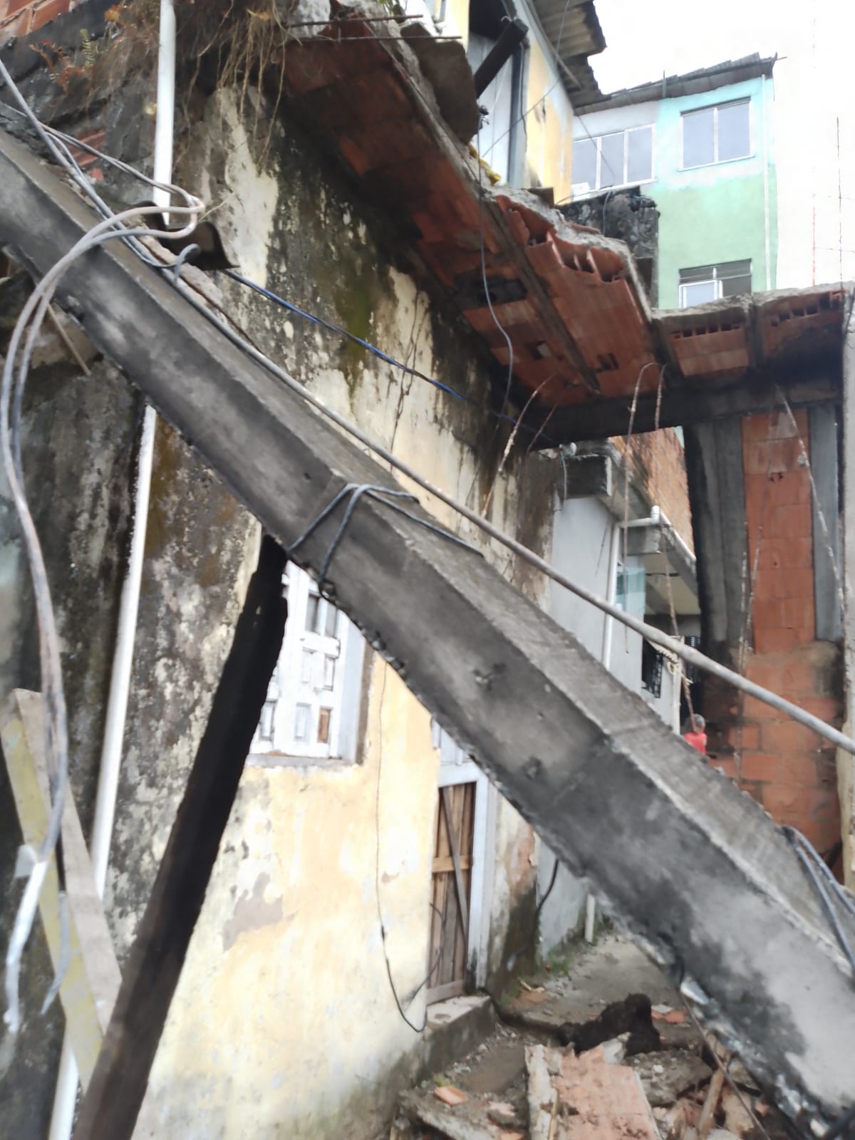 Casa desaba na Federação e área é isolada em alerta de risco | Divulgação/Codesal