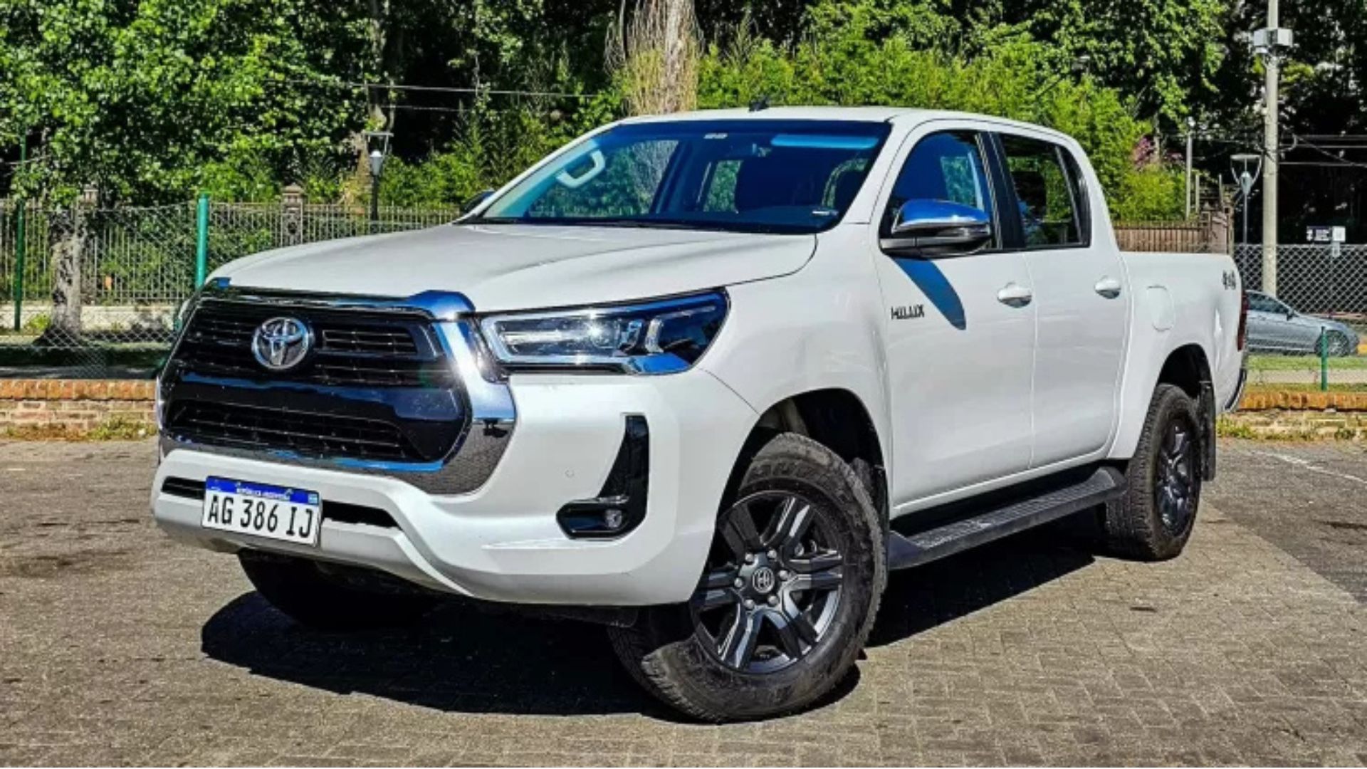 Hilux cabine dupla SR automática- Divulgação/Toyota