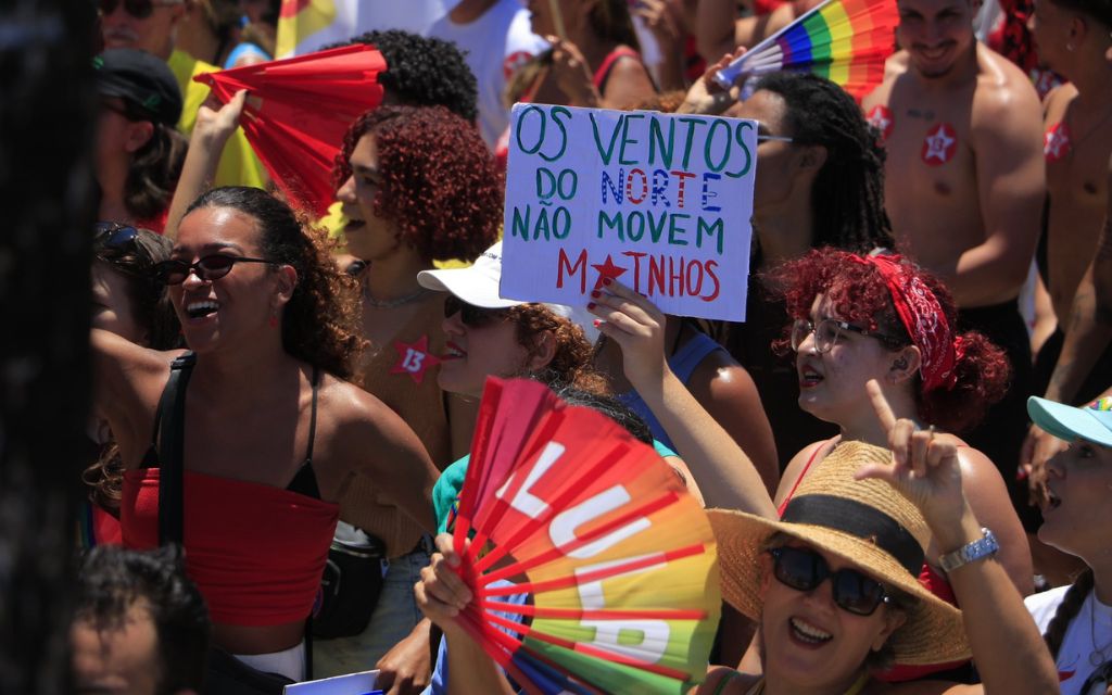 Militantes do PT se mobilizam em atos pró-Lula no Farol da Barra em Salvador | Foto: Redes Sociais 