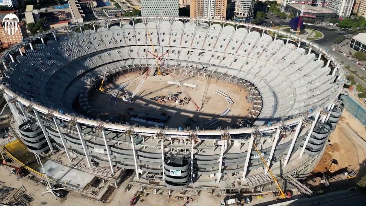 Estádio Mestalla, na Espanha, tem terreno colocado à venda e poderá ser demolido após a construção de nova arena bilionária do Valencia - Foto: Lázaro de la Peña | Valencia CF