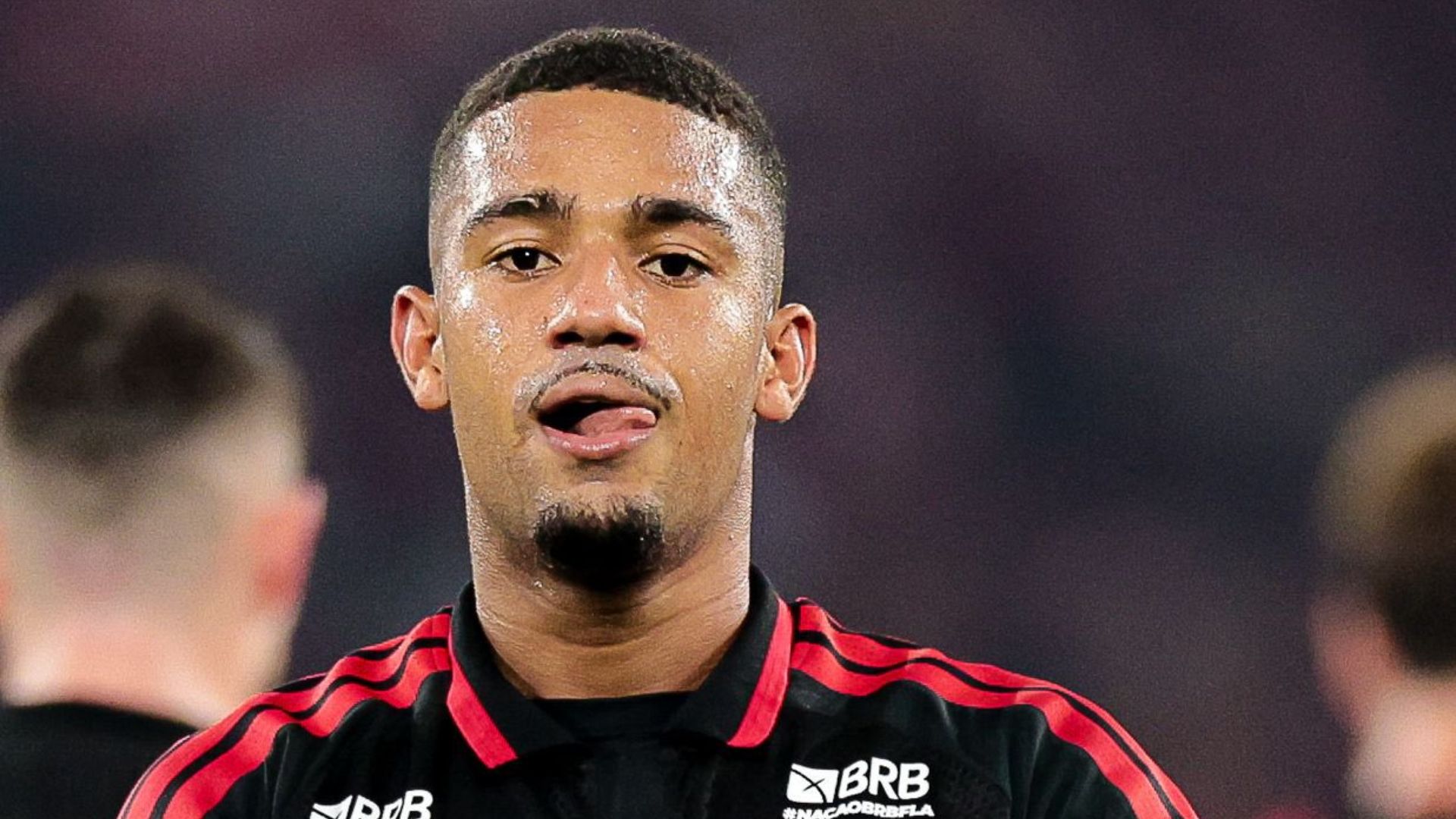 Samuel Lino com as cores do Flamengo - Foto: Gilvan de Souza / Flamengo