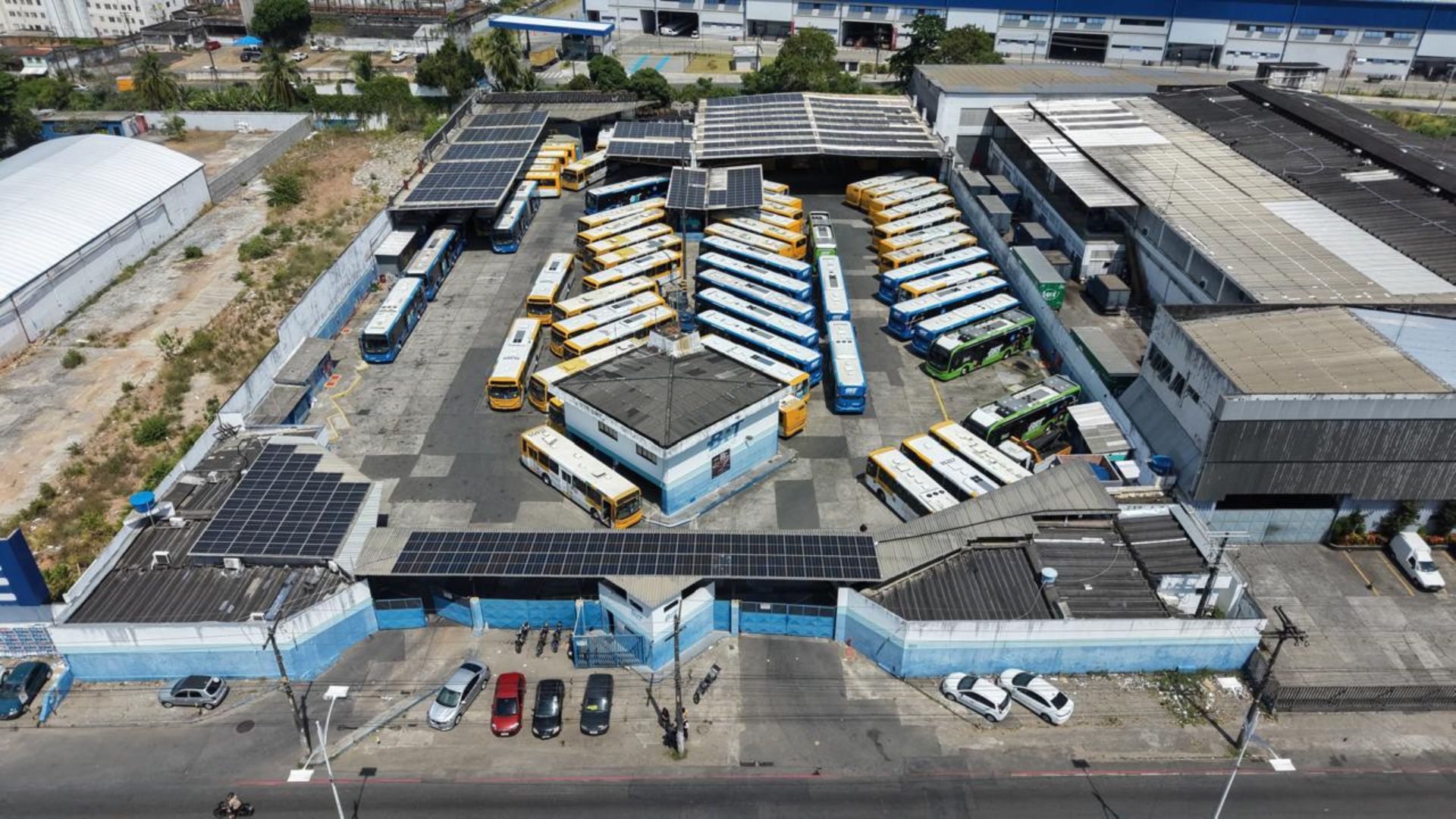 Fiscalização encontrou mais de 900 ônibus parados em cinco garagens de Salvador (Foto:Divulgação/PC)