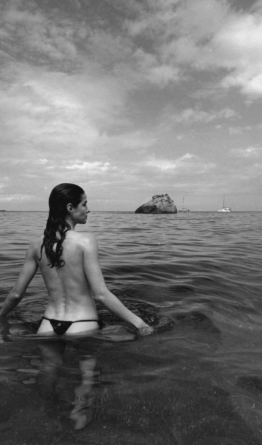 Giselle Batista surpreendeu ao posar fazendo topless durante viagem por Ibiza, na Espanha — Foto: Reprodução/Instagram