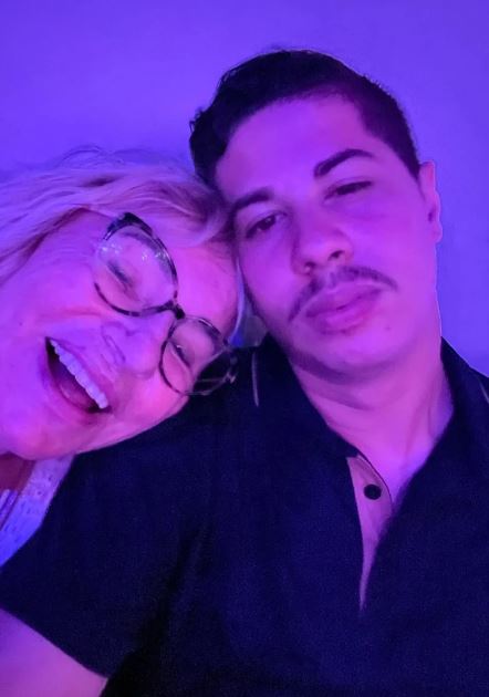 Influenciador rebate comentários de internautas sobre Eliana precisar autorizar suposto relacionamento dele com a mãe dela. - Redes Sociais