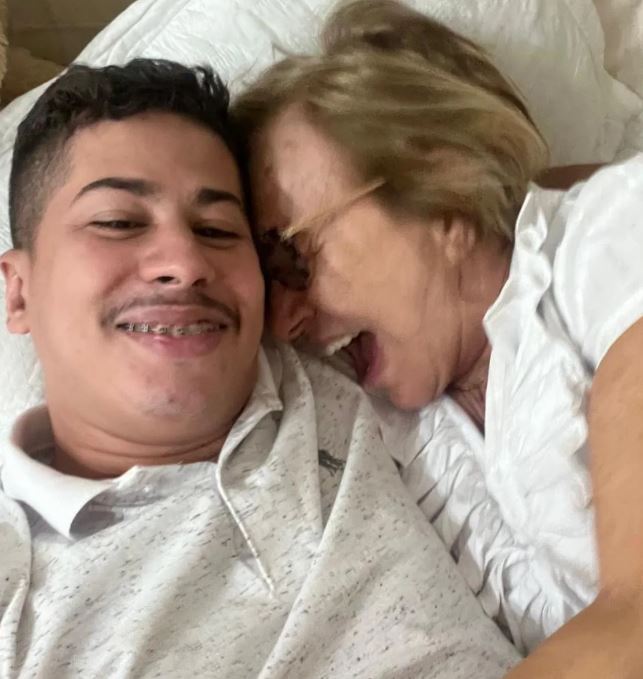 Influenciador rebate comentários de internautas sobre Eliana precisar autorizar suposto relacionamento dele com a mãe dela. - Redes Sociais