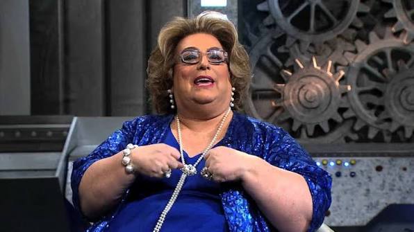Mamma Bruschetta é socorrida às pressas após passar mal nos bastidores da RedeTV!