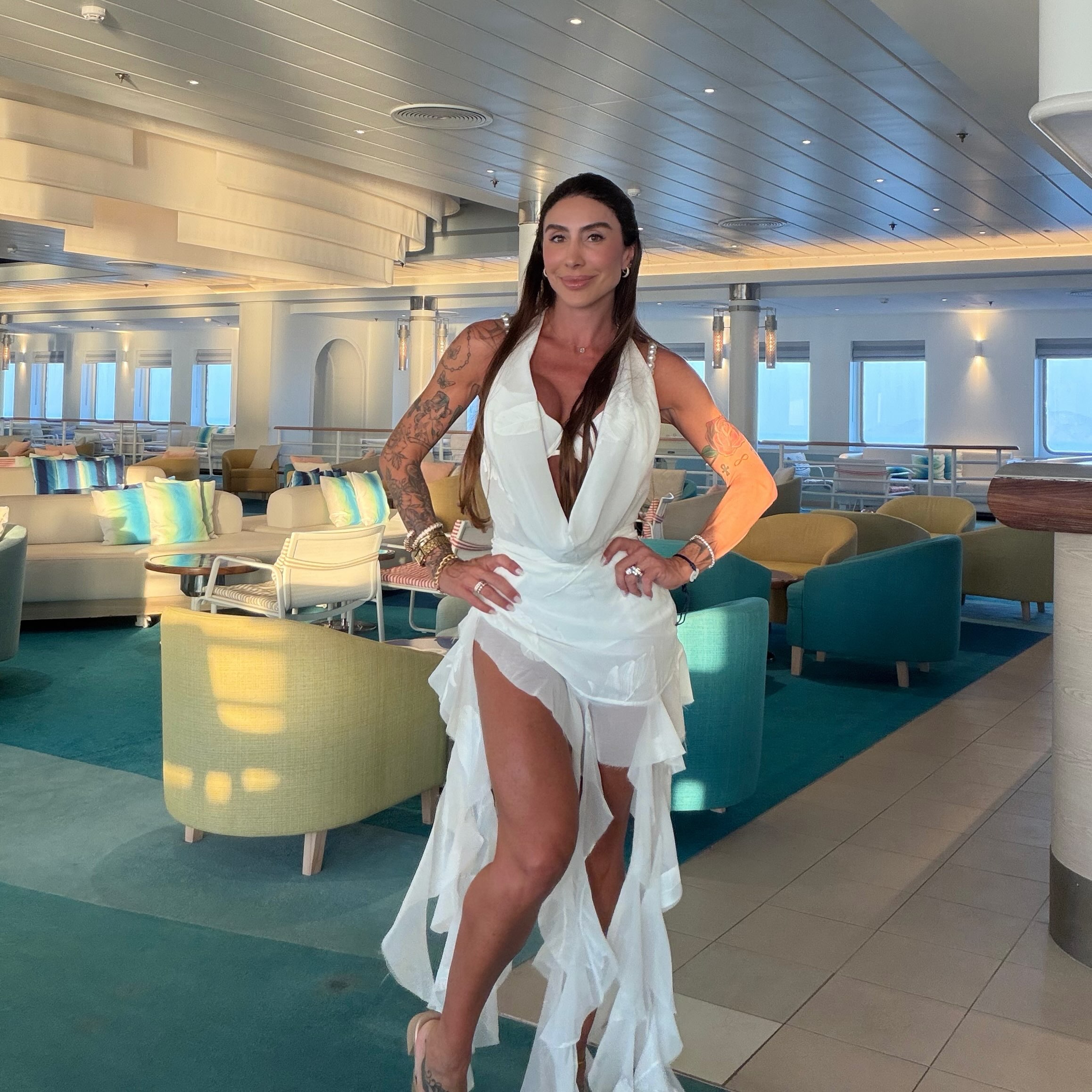 Jaque Khury afirmou que o diagnóstico também fez com que repensasse a rotina e passasse a priorizar amizades, vida social e momentos para si — Foto: Instagram