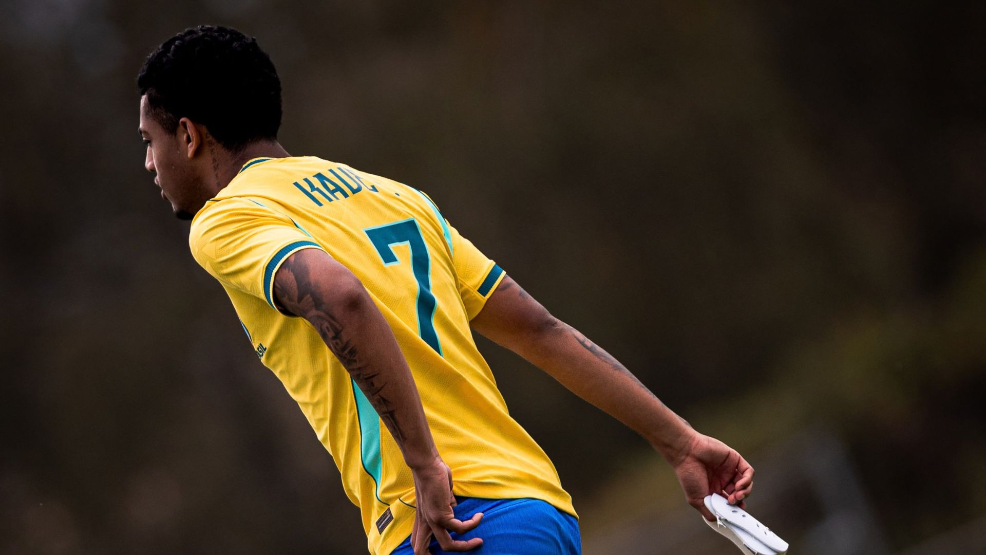 Kauê Furquim com as cores da Seleção Brasileira sub-17 - Foto: Reprodução / Instagram / @kauejrofc_09