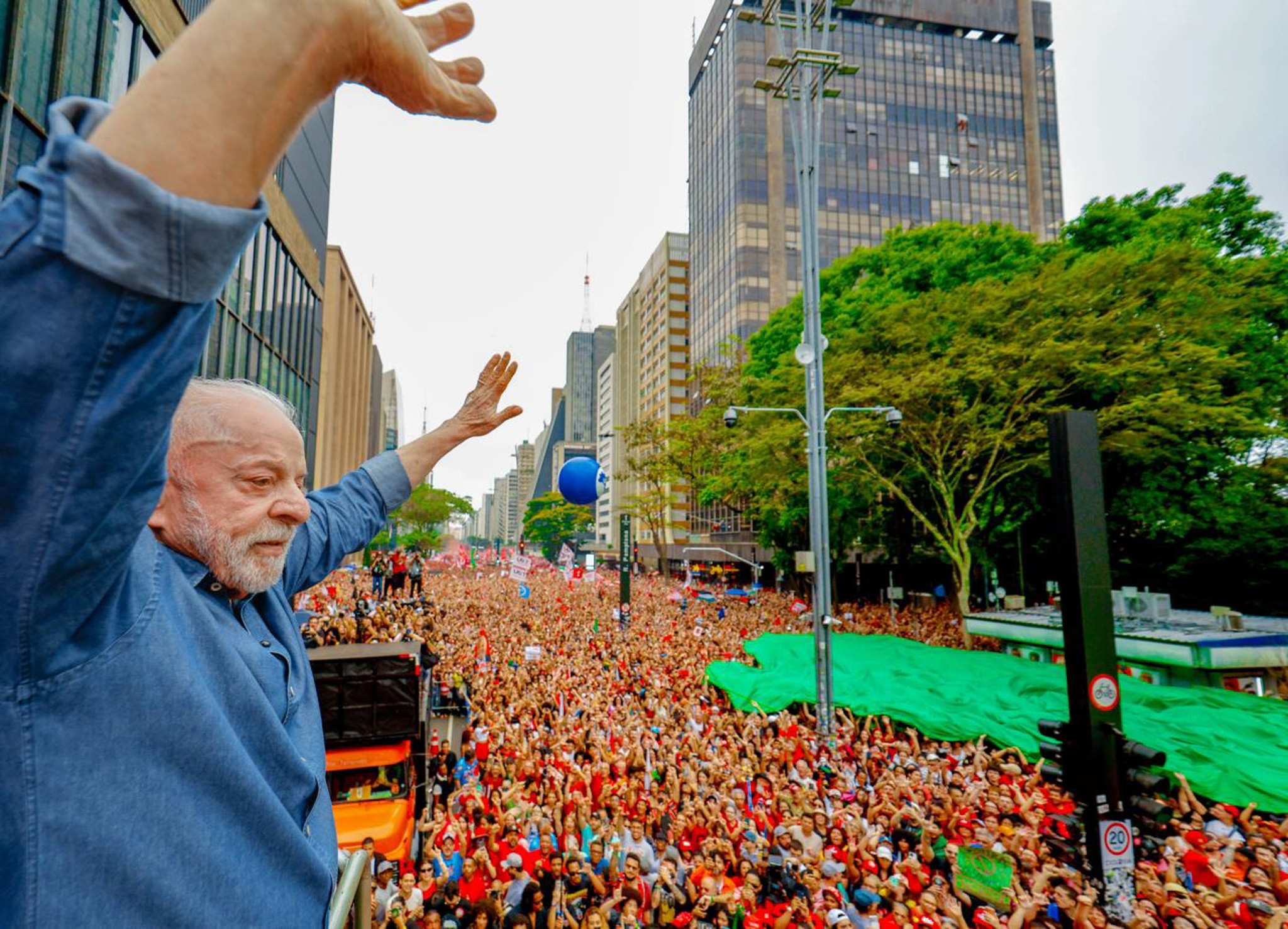 PT turbina candidatura de Lula no segundo turno e doações passam de R$ 100 milhões - Foto