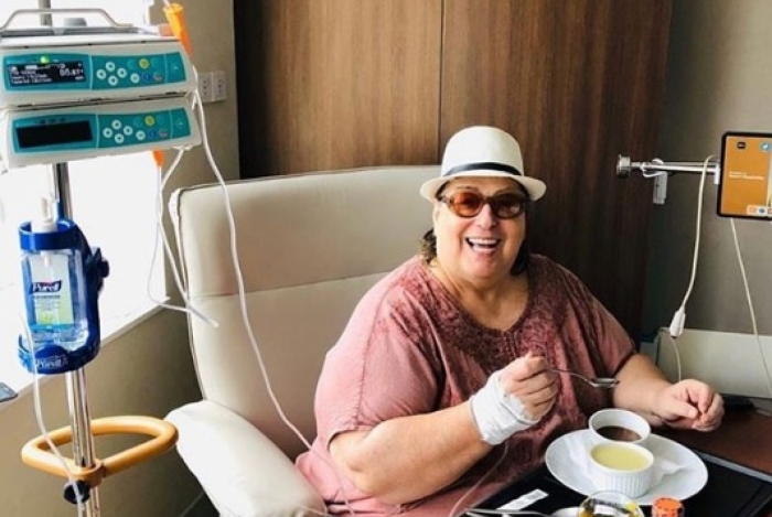 Mamma Bruschetta é socorrida às pressas após passar mal nos bastidores da RedeTV!