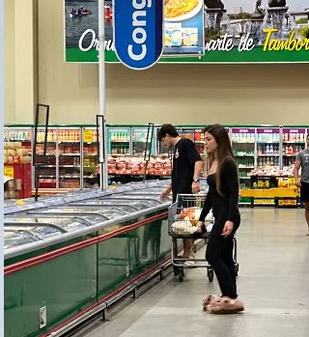 Melody e DJ Ulisses flagrados em supermercado | Reprodução / Instagram - @futrikei