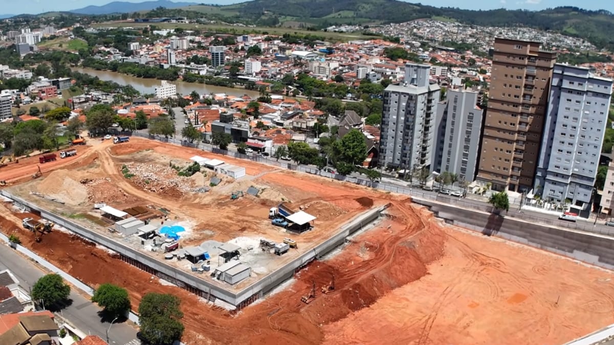 Após a demolição do histórico Nabi Abi Chedid, Red Bull Bragantino avança nas obras do novo estádio, que terá capacidade para 20 mil torcedores - Foto: Reprodução | BP Drones