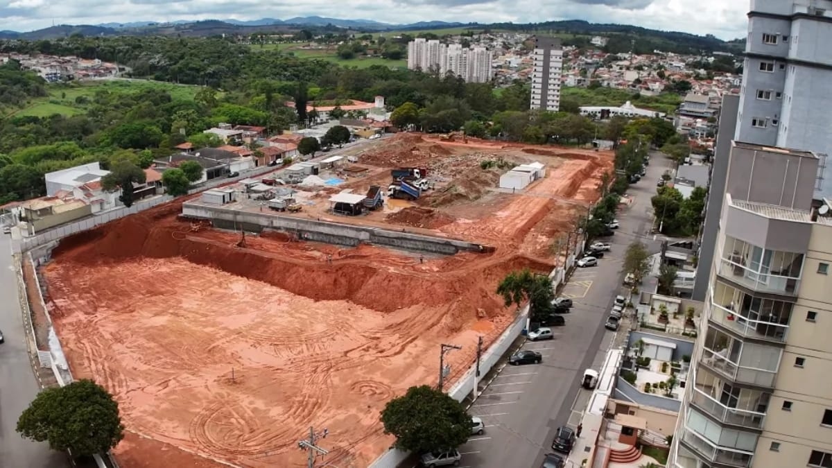Após a demolição do histórico Nabi Abi Chedid, Red Bull Bragantino avança nas obras do novo estádio, que terá capacidade para 20 mil torcedores - Foto: Reprodução | BP Drones