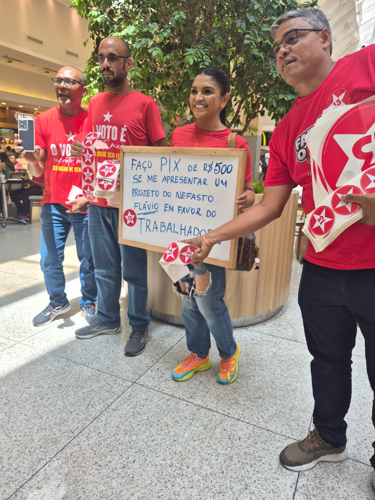 Manifestação pró-Lula no Shopping da Bahia | BNews