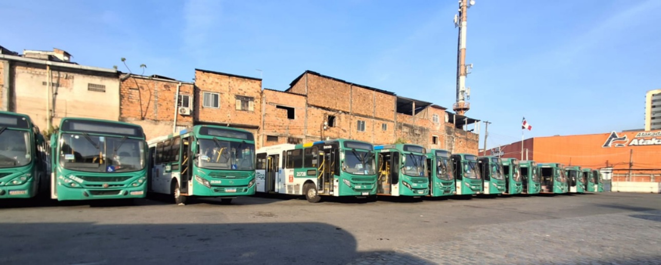Fila de ônibus parados faz Procon levantar suspeita sobre ação deliberada para atrasar saída de veículos (Foto: Procon)