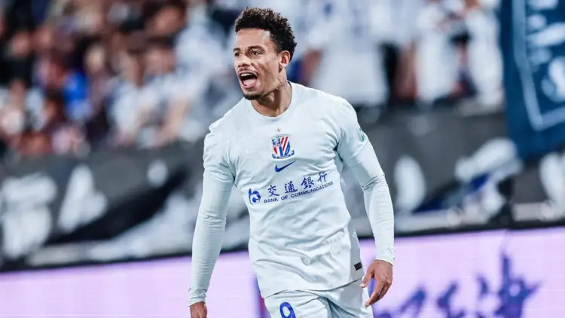 Rafael Ratão com as cores do Shanghai Shenhua - Foto: Divulgação / Shanghai Shenhua