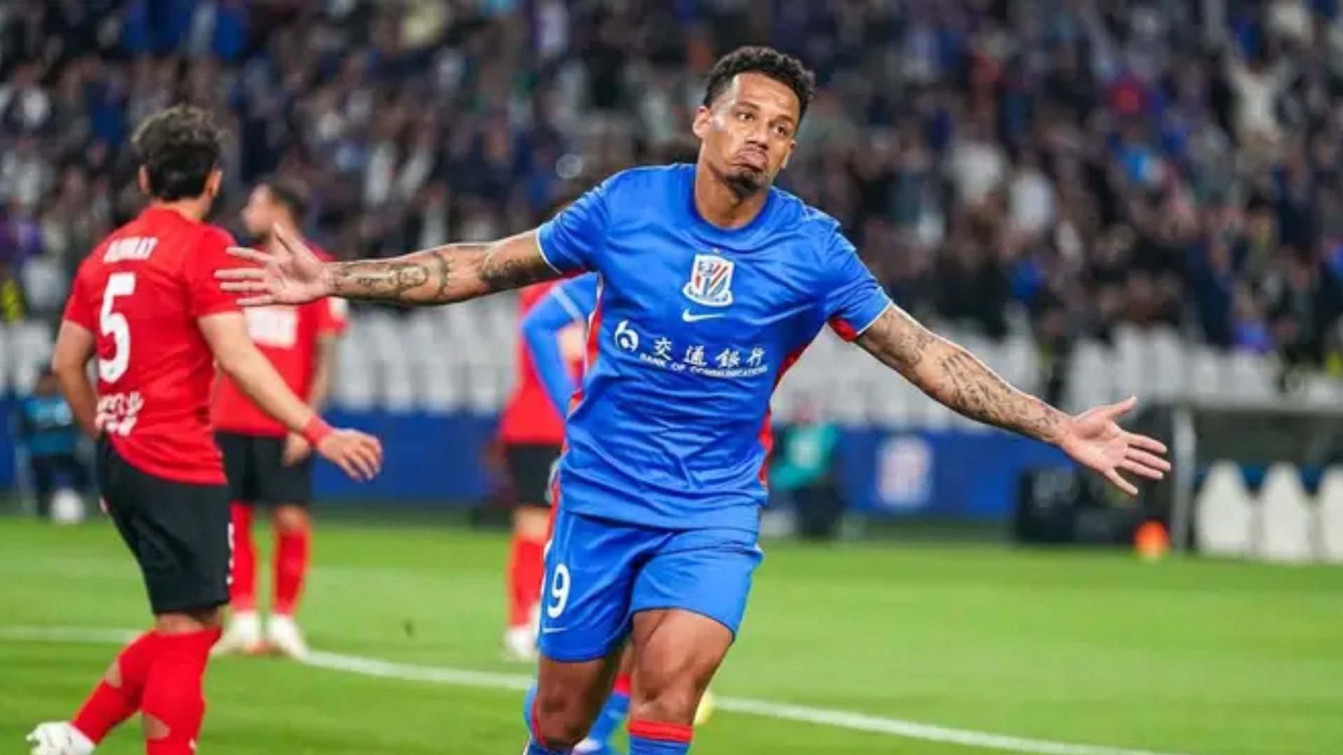 Rafael Ratão com as cores do Shanghai Shenhua - Foto: Divulgação / Shanghai Shenhua