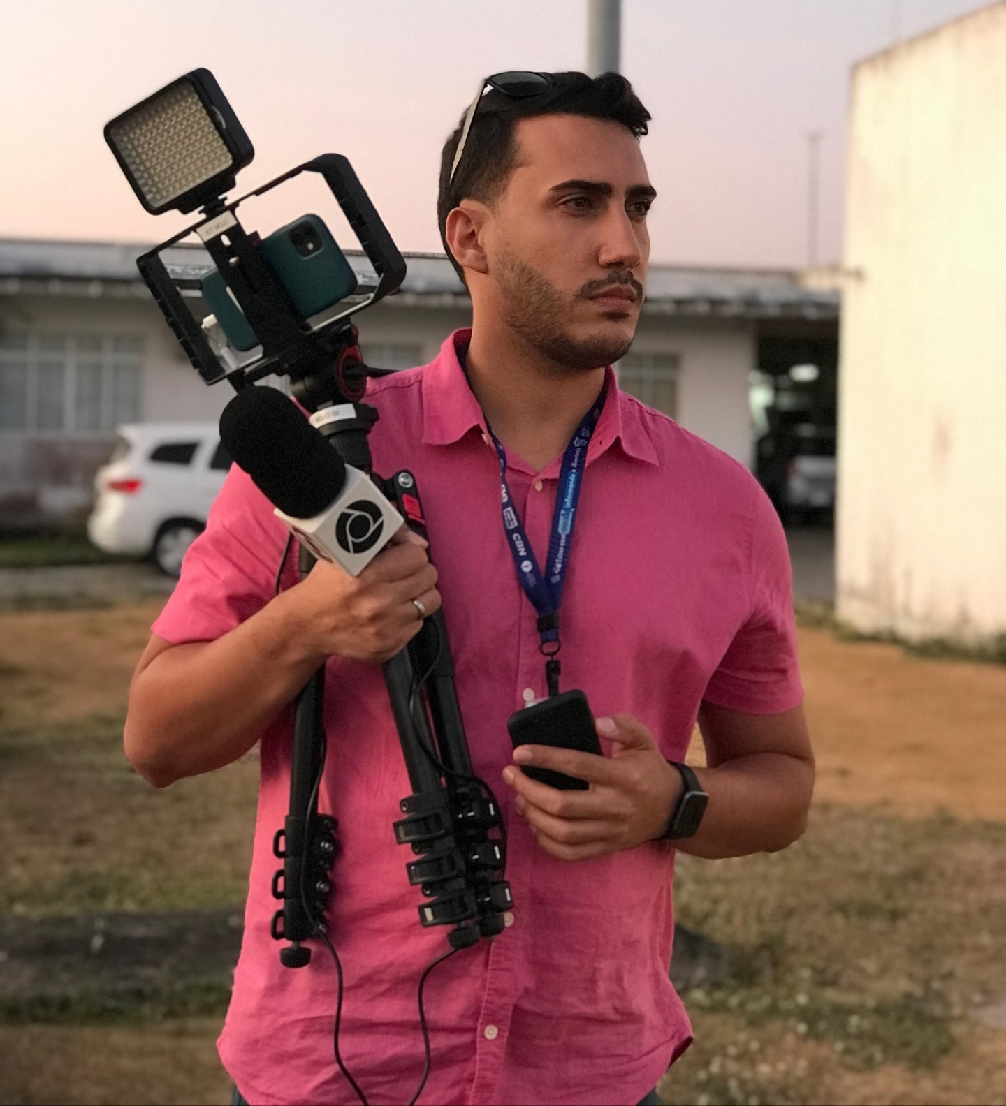 Que situação! Repórter da Globo leva fora de banhista durante transmissão ao vivo. Foto: Redes sociais