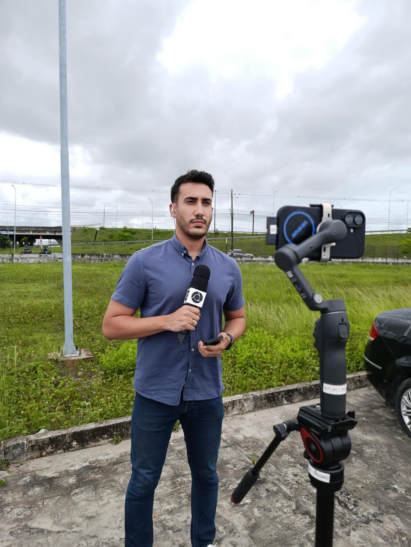 Que situação! Repórter da Globo leva fora de banhista durante transmissão ao vivo. Foto: Redes sociais
