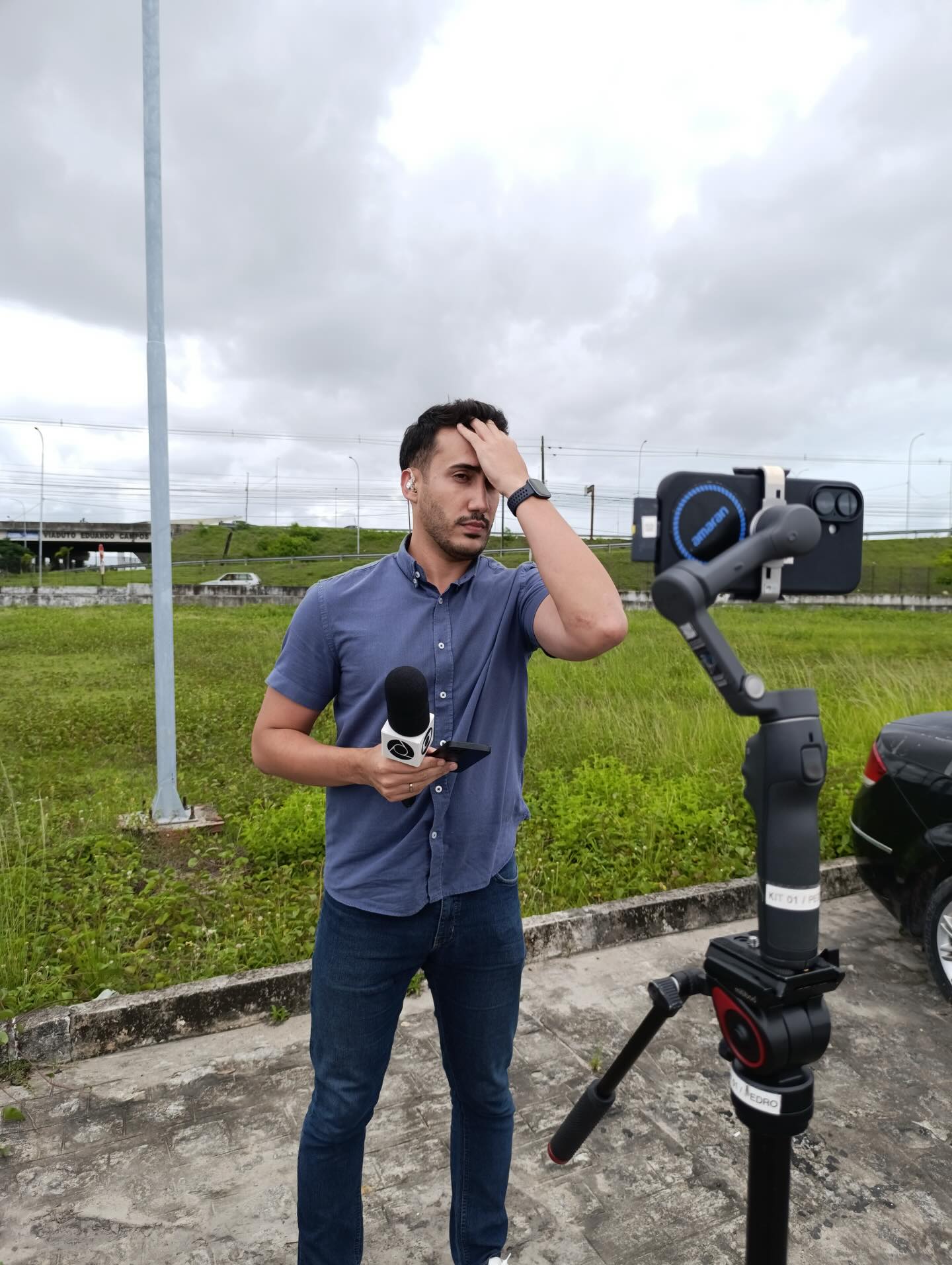 Que situação! Repórter da Globo leva fora de banhista durante transmissão ao vivo. Foto: Redes sociais