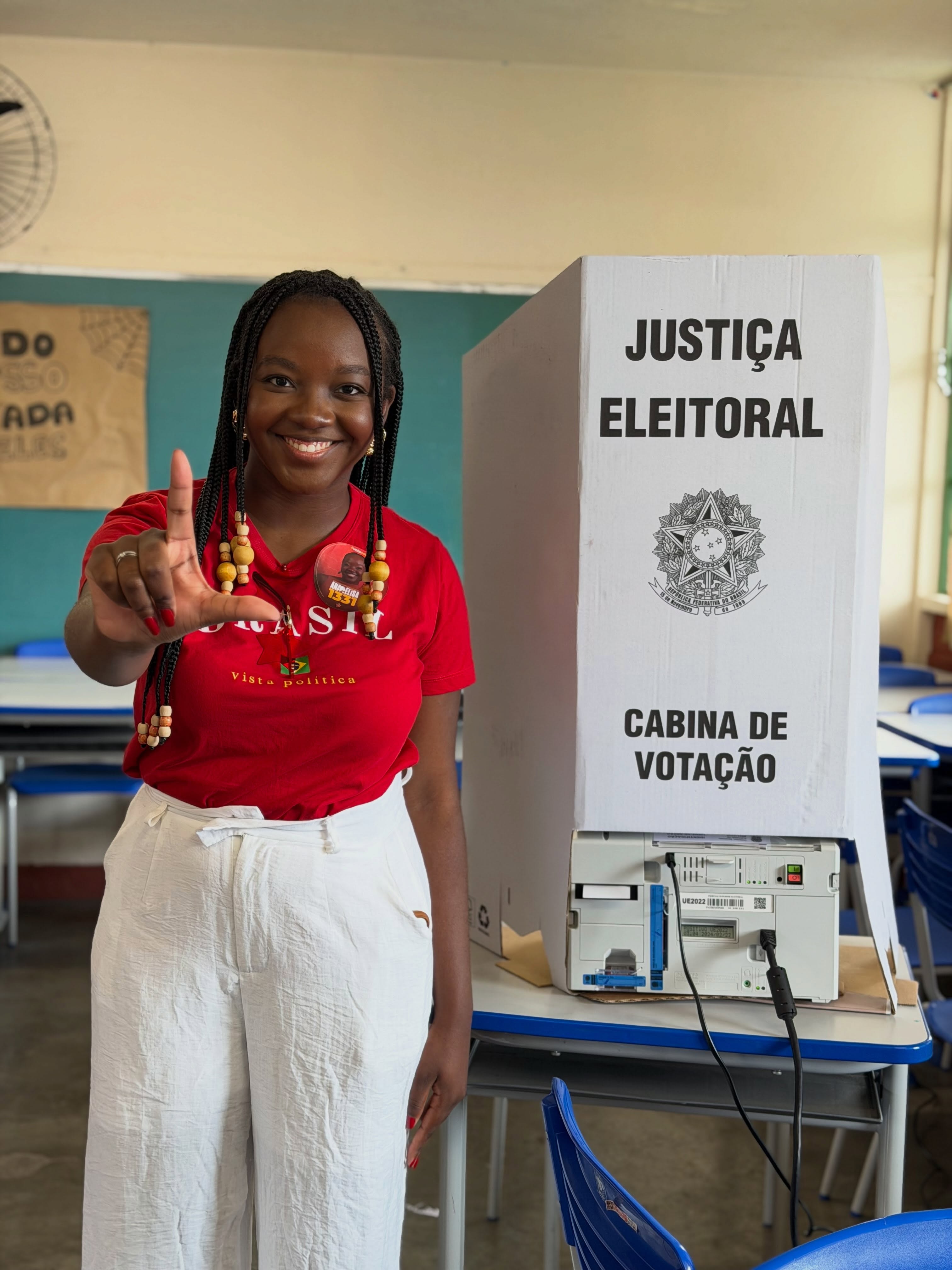 Jornalista da globo chora durante entrevista com deputada vítima de ataques racistas e ameaças de morte. Foto: Divulgação