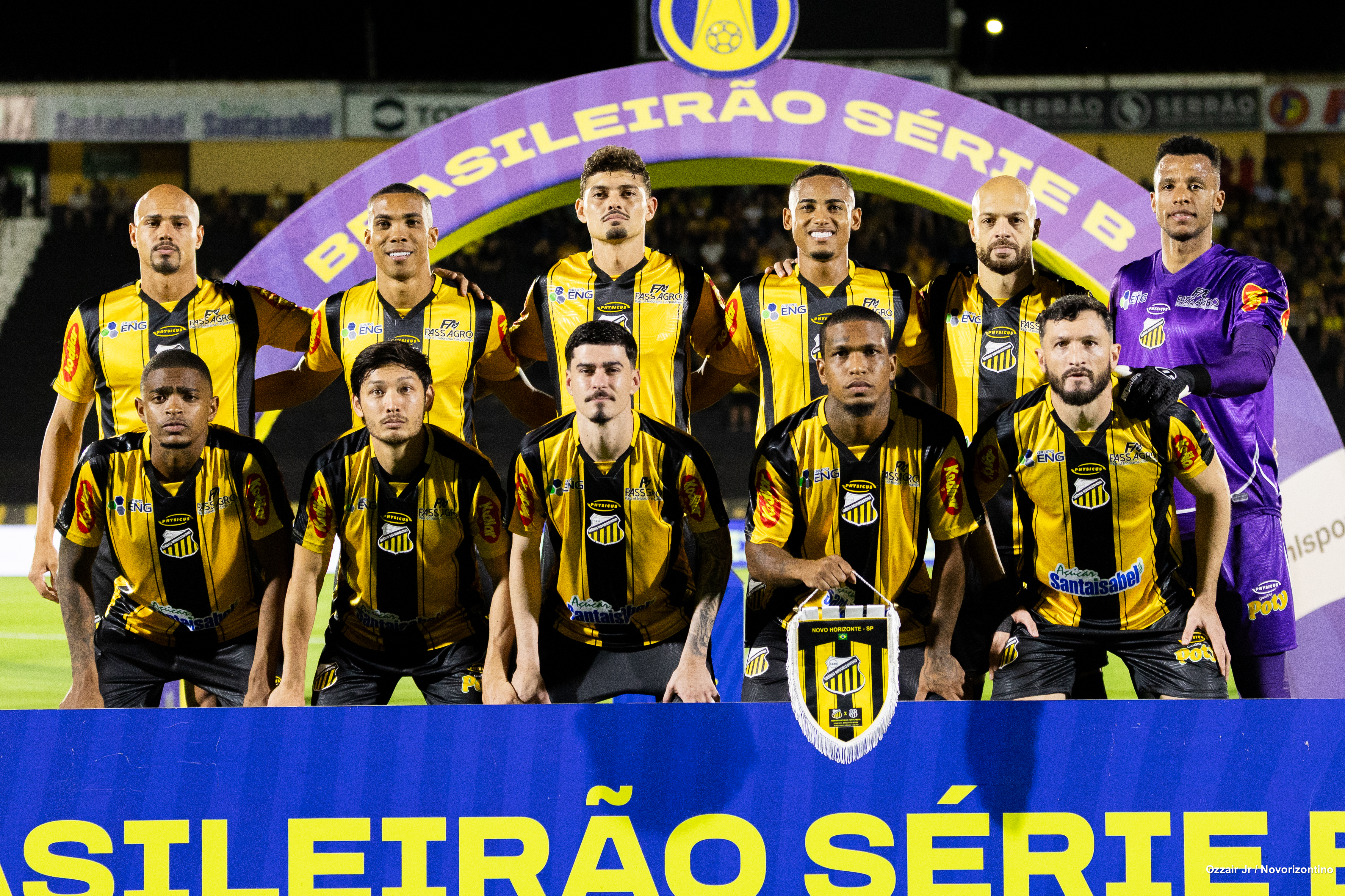 Jogadores do Novorizontino perfilados antes de partida da Série B | Foto:  Ozzair jr e Juan rodrigues / Novorizontino