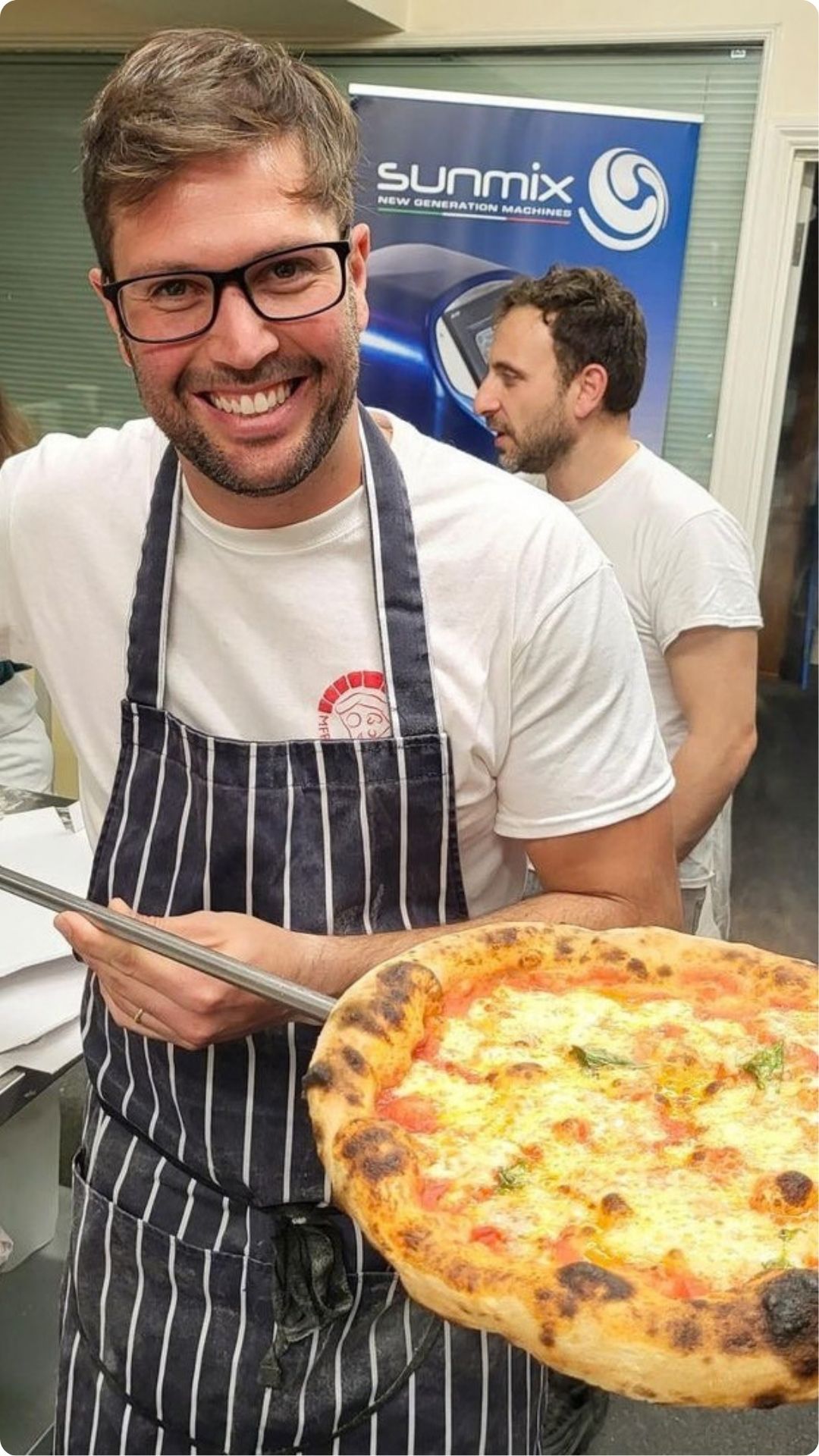 Ex-ator da Globo abandona novelas para vender pizzas