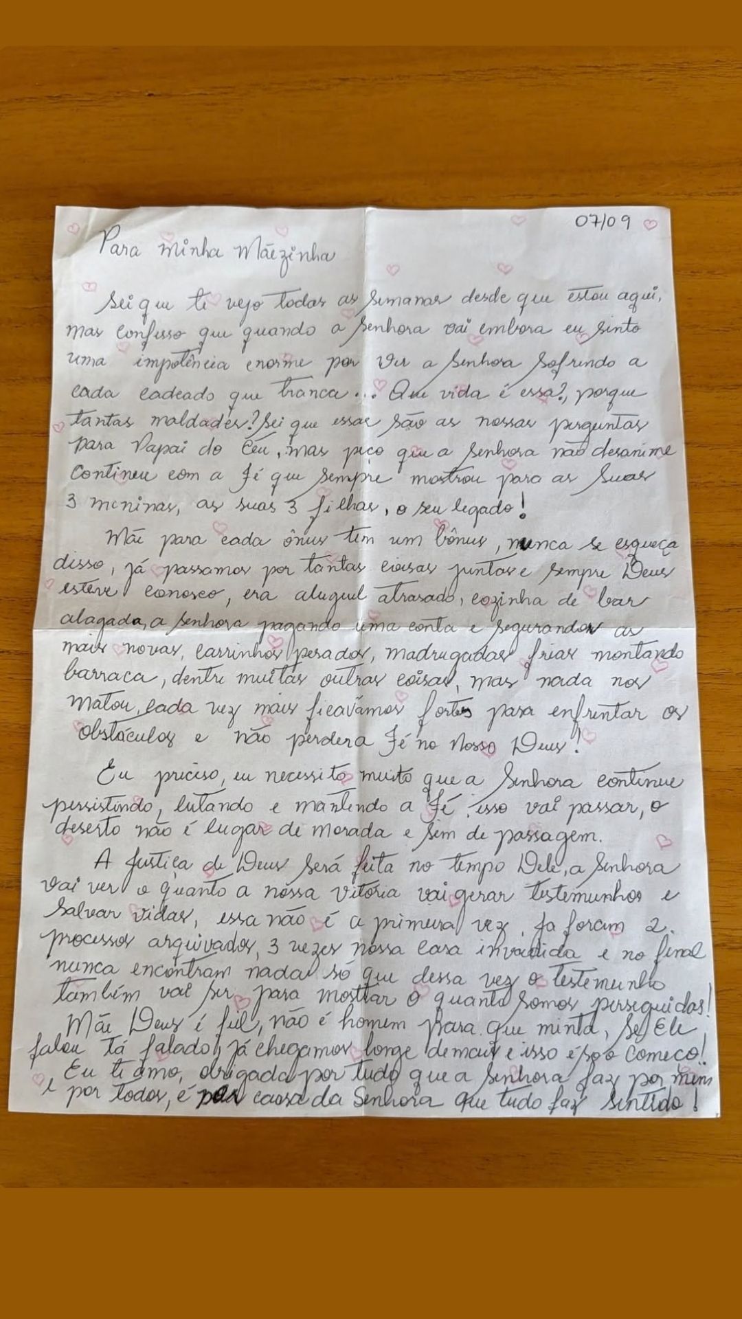 Deolane Bezerra desabafa e escreve carta para a mãe na prisão: “Por que tantas maldades?” 