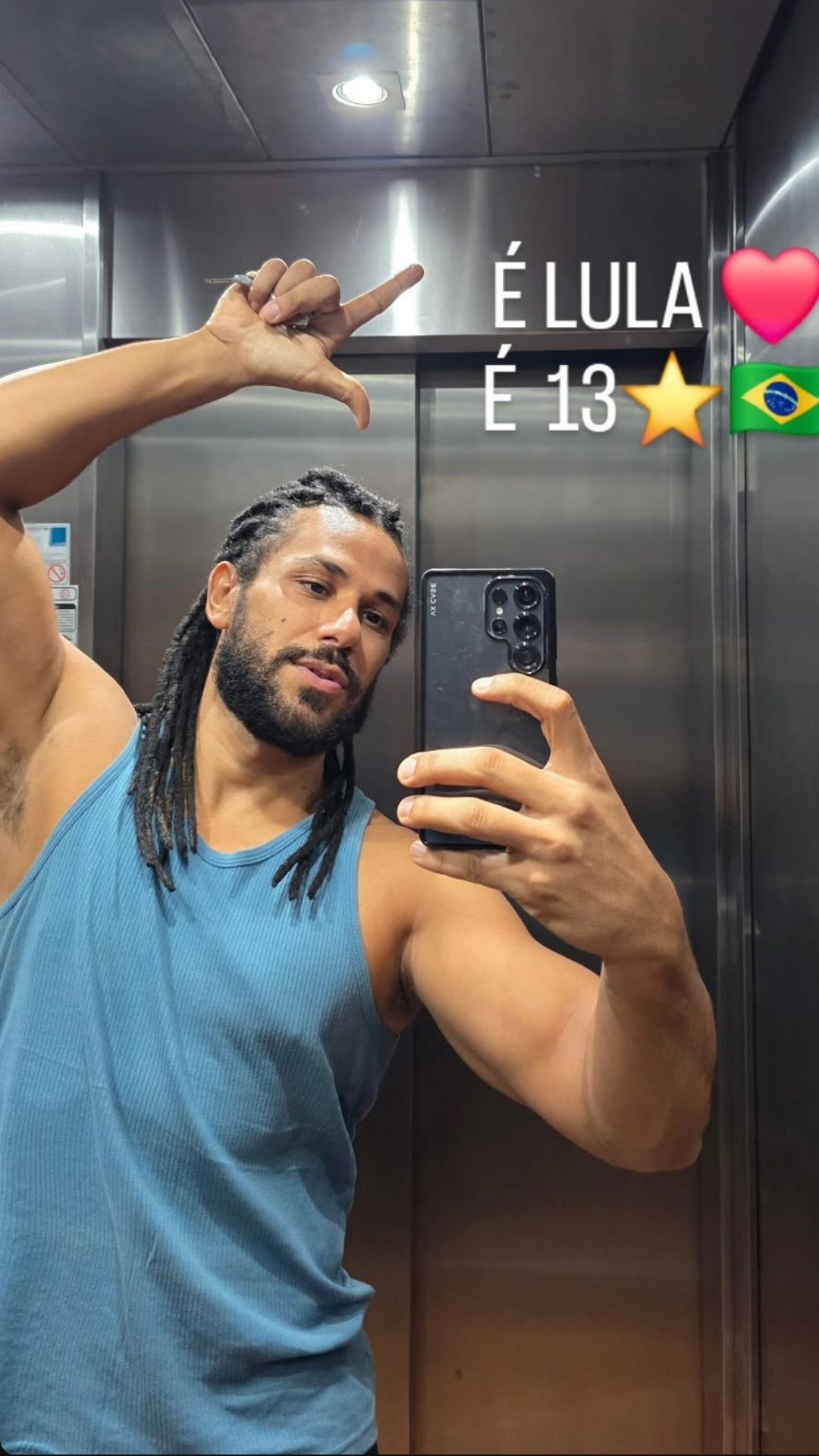Ator com deficiência auditiva, Amaury Lorenzo se revolta com fala de Flávio Bolsonaro: “Isso me dói”