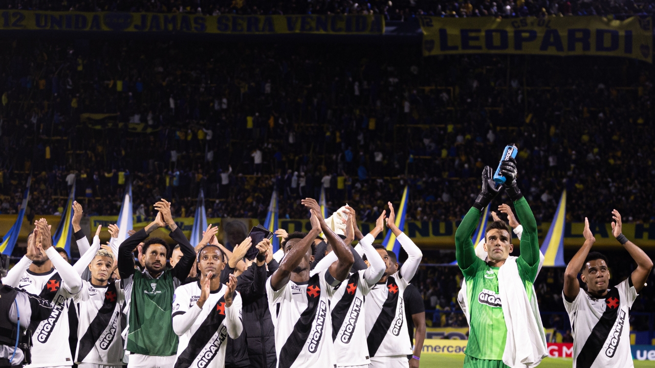 Meia do Vasco é alvo de racismo após provocar Boca Juniors nas redes sociais
