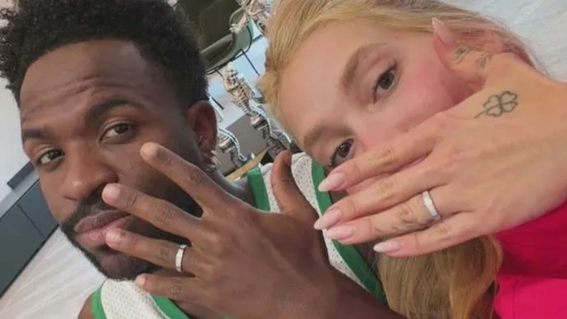 Virginia mostrou as alianças que ela e Vini Jr. passaram a usar durante a segunda fase do relacionamento — Foto: Reprodução/Instagram