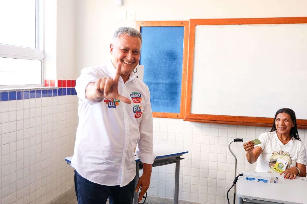 Rui Costa vota na Liberdade e se diz “quase certo que a eleição acaba hoje”