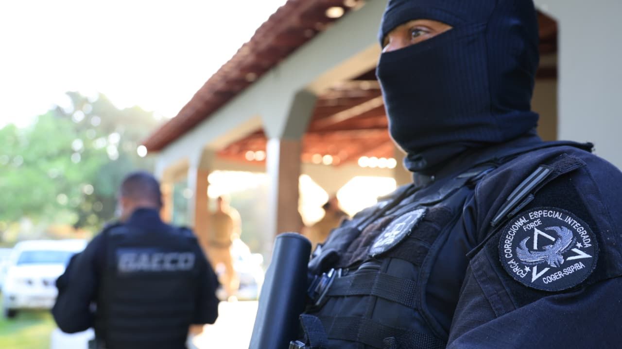 Suspeito de receber R$ 286 mil de milícia, tenente-coronel da PM é preso na Bahia