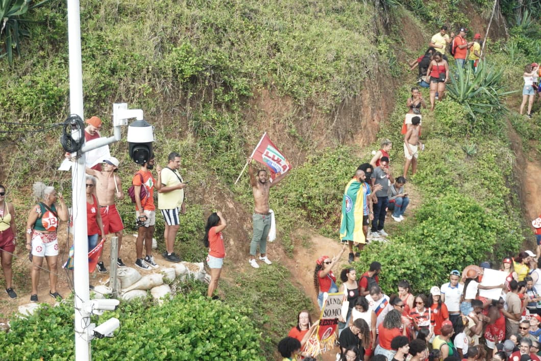 BaianaSystem levantou a multidão na Barra, em Salvador. (Foto: Devid Santana / BNews)