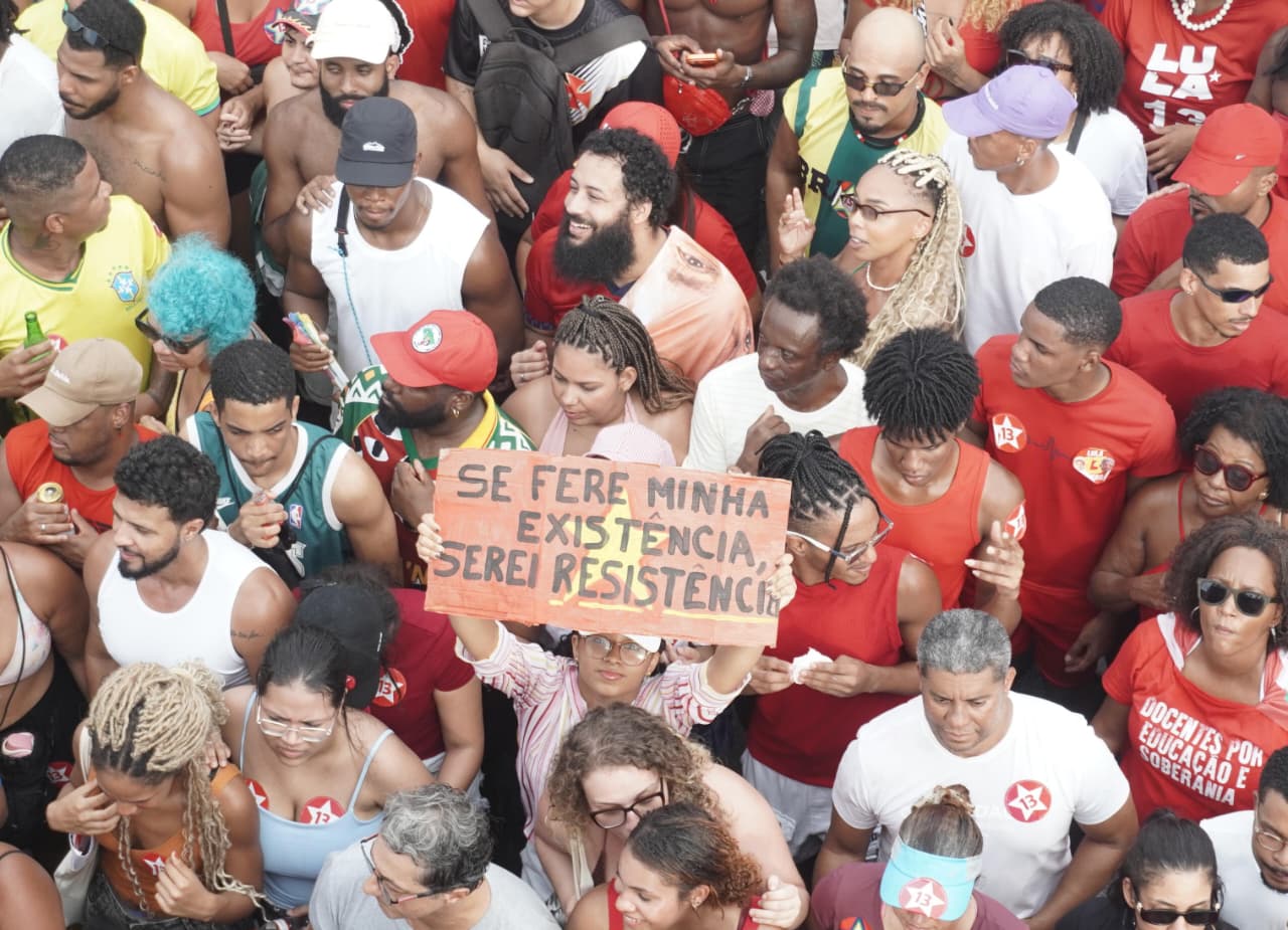 BaianaSystem levantou a multidão na Barra, em Salvador. (Foto: Devid Santana / BNews)
