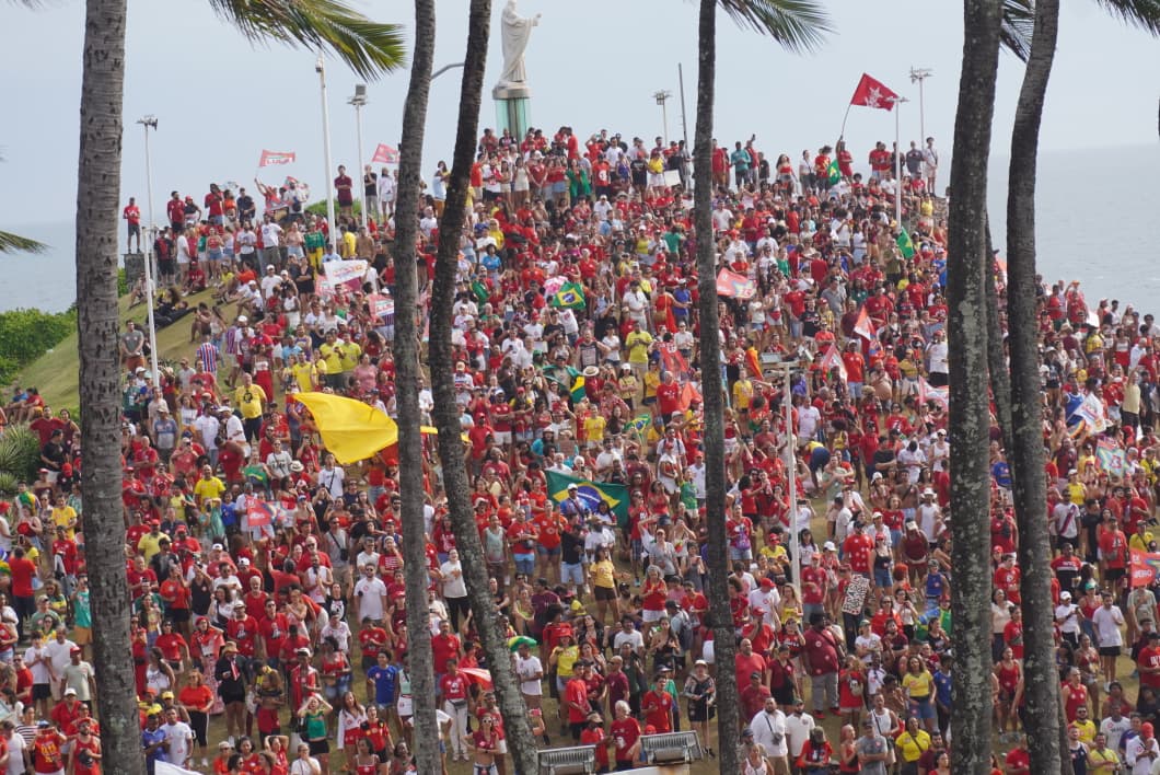 BaianaSystem levantou a multidão na Barra, em Salvador. (Foto: Devid Santana / BNews)