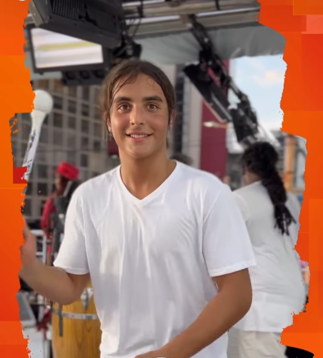 Marcelo Cady tocando no trio de Ivete Sangalo
