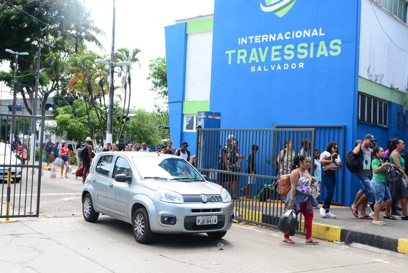O movimento de pedestres e de carros no Ferry-Boat estava tranquilo nas primeiras horas deste domingo (23). Foto: Joilson Cesar/BNews