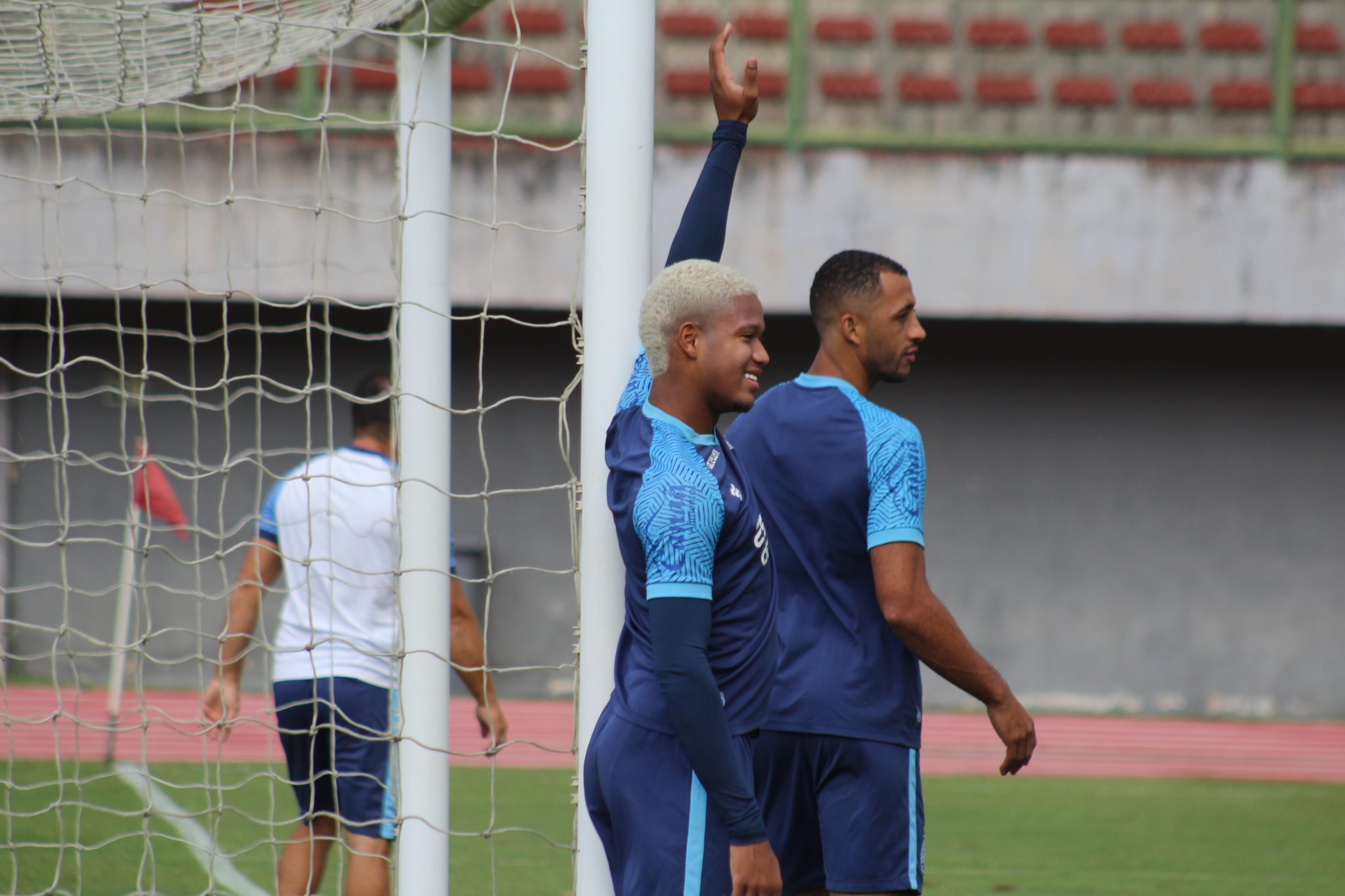 Elenco realizou treino em Pituaçu