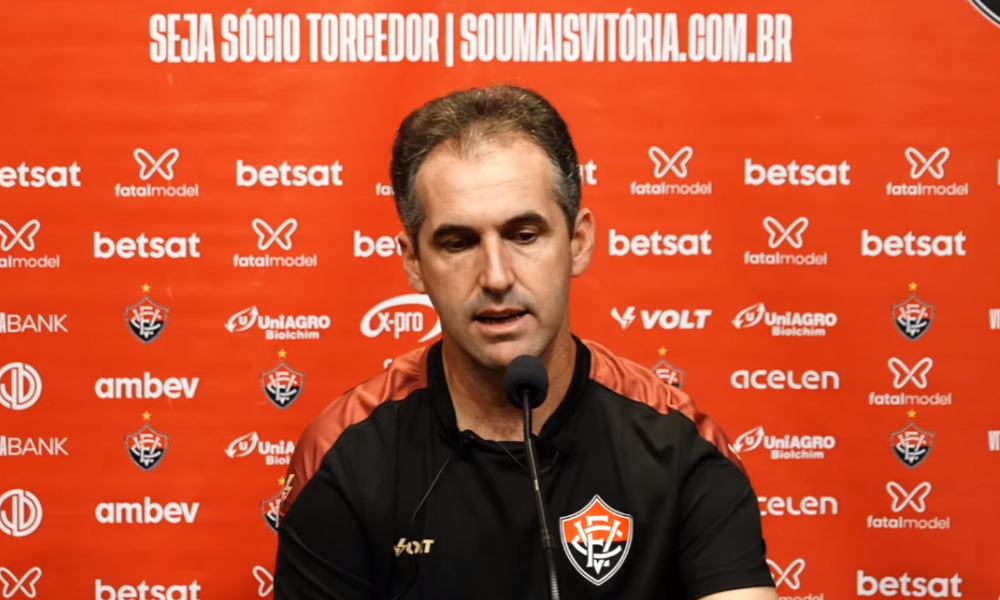 Léo Condé em coletiva no Mineirão