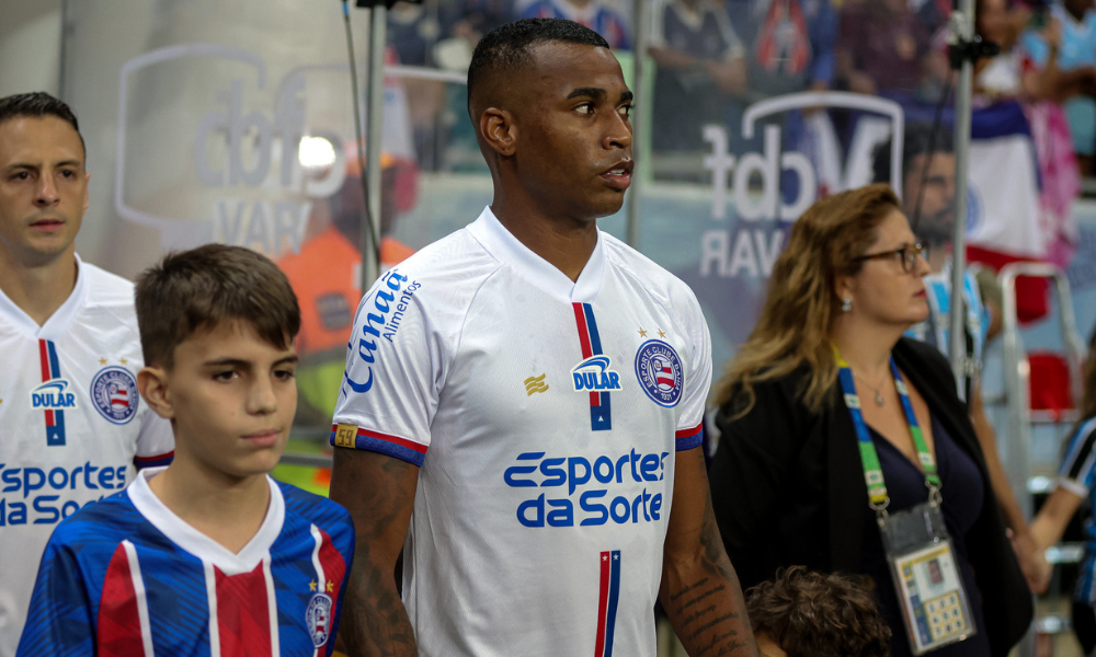 Jean Lucas entrando em campo para jogo contra o Grêmio