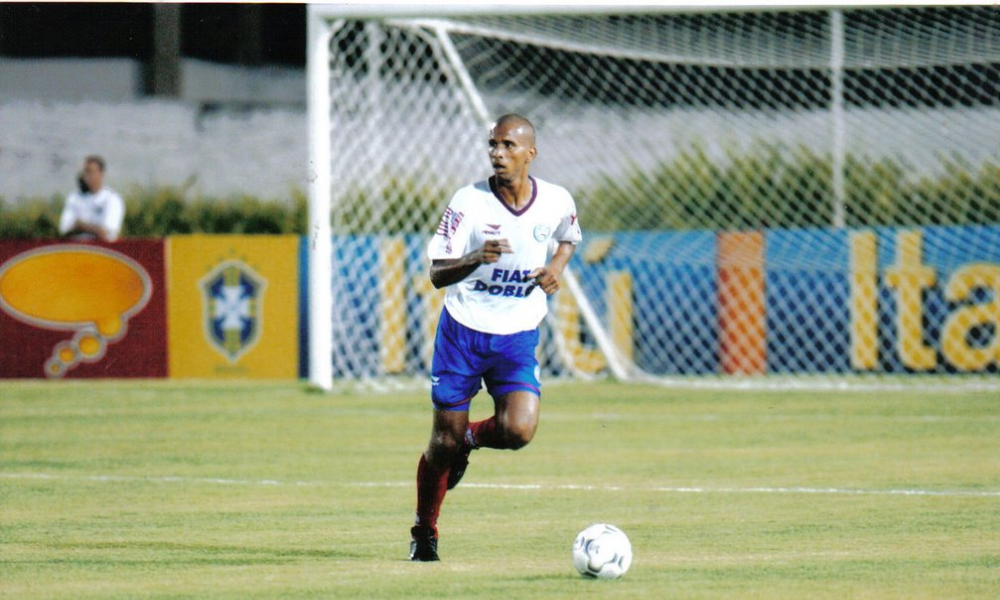 Zagueiro Valdomiro, que atuou com a camisa do Bahia nos anos 2000