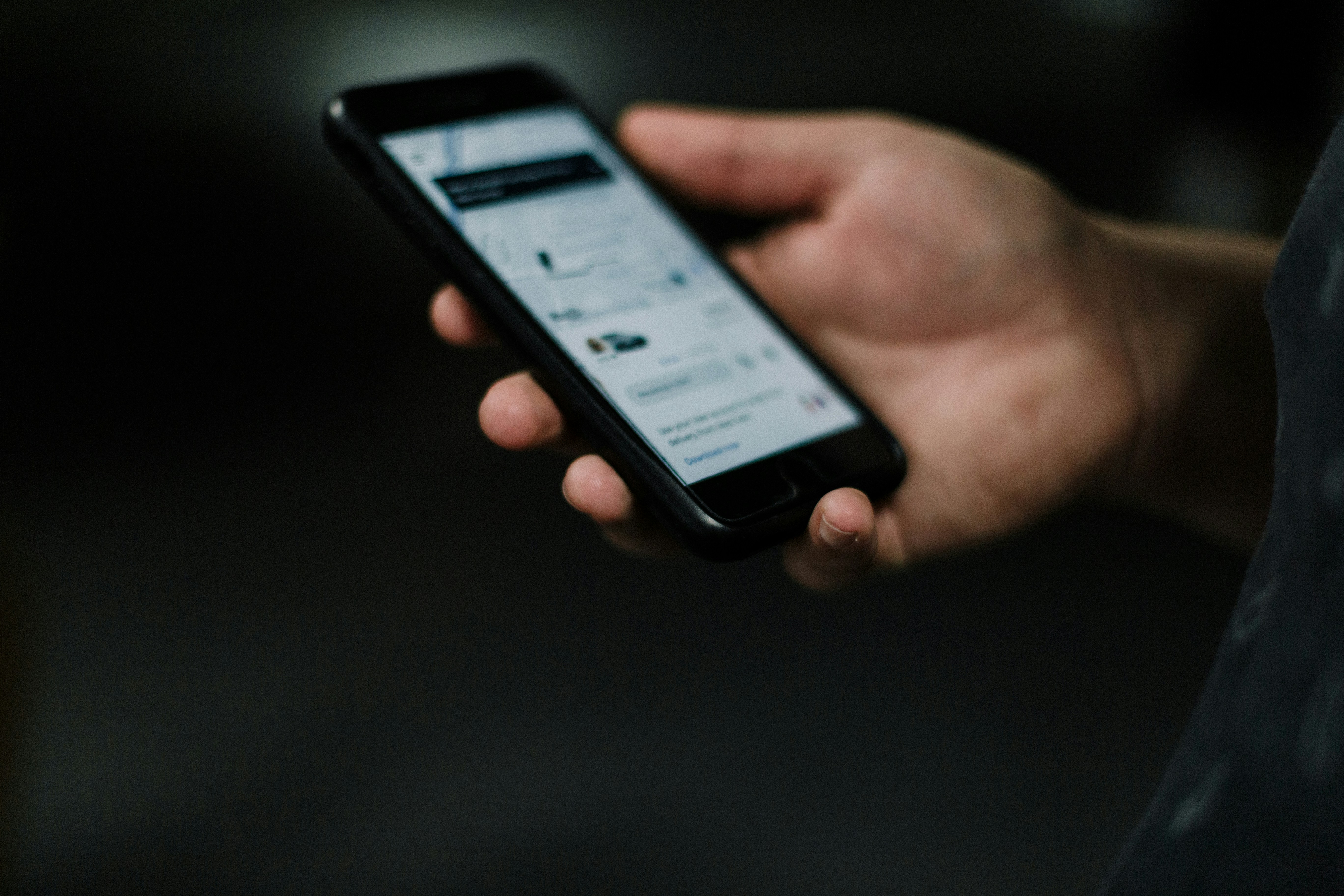 Uber demite 3,3 mil funcionários e investe R$ 56 bilhões em 