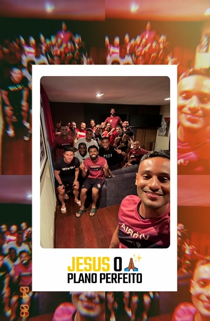 Reunião dos jogadores do Vitória para orações antes do jogo contra o Bahia nesse domingo (7)