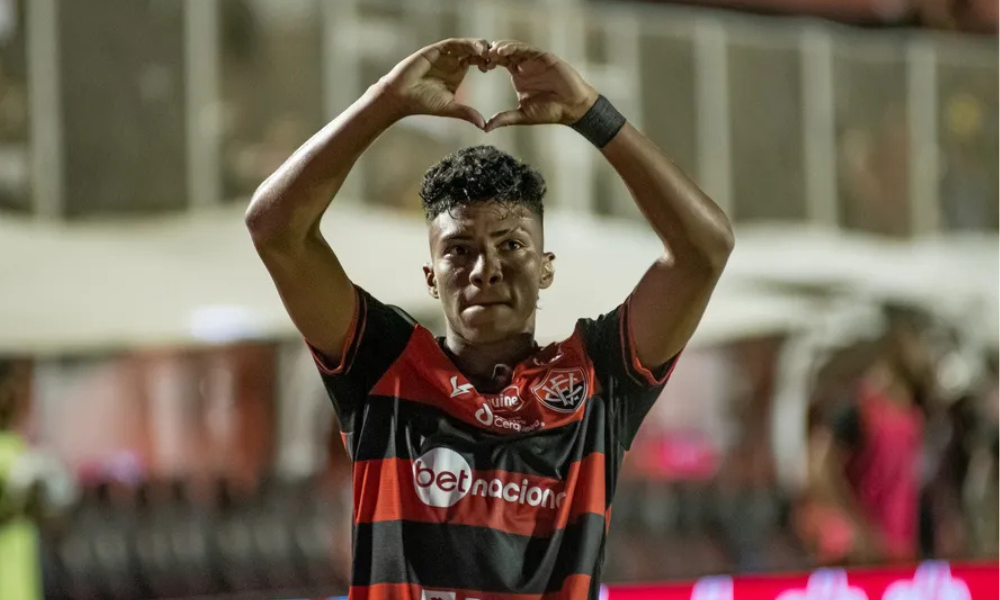 Alisson Santos, quando vestia a camisa do Vitória