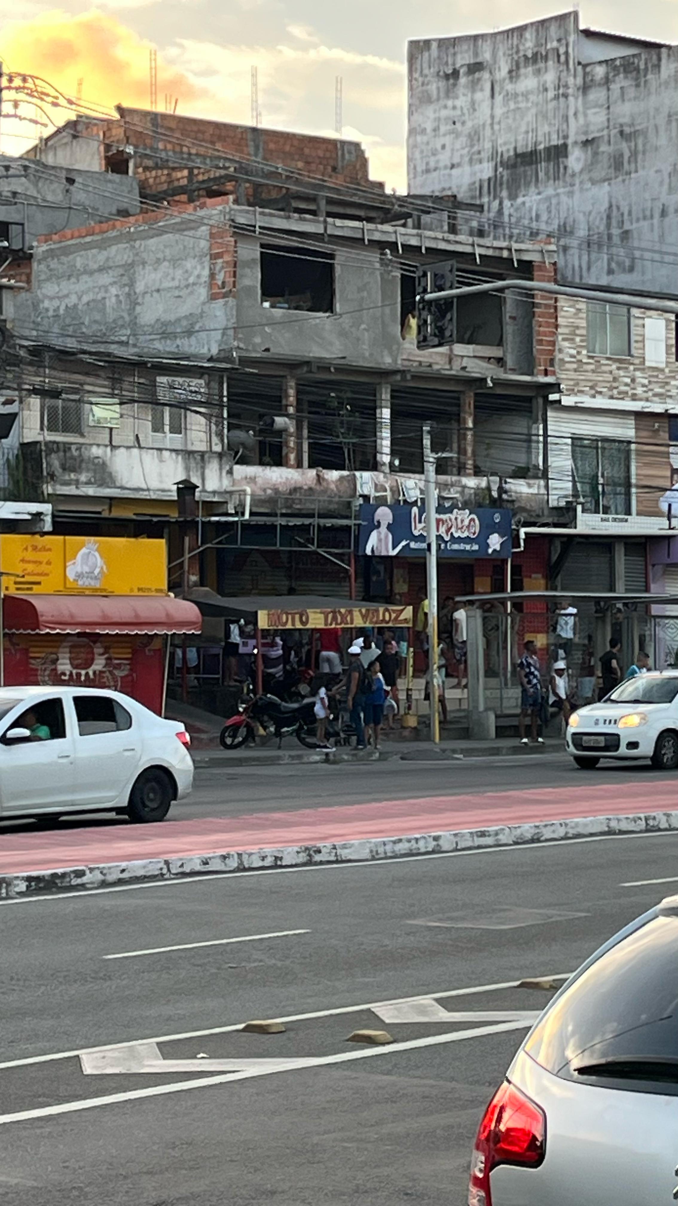 Homem foi morto no Lobato neste domingo (06)