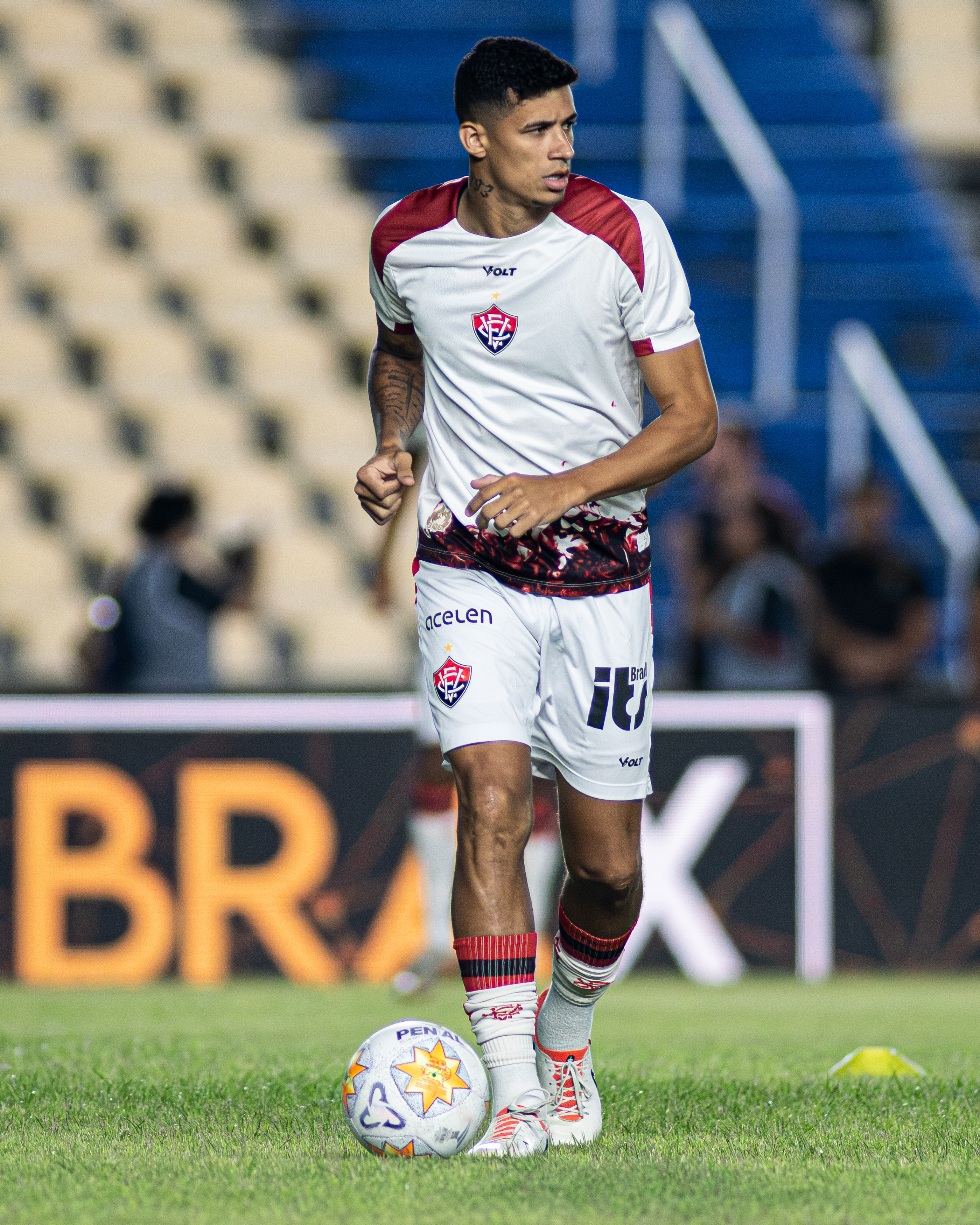 Zagueiro Camutanga no jogo contra o Moto Club, pela Copa do Nordeste