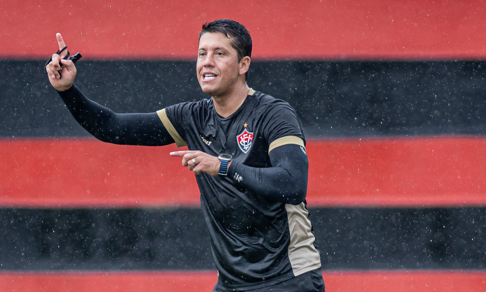Carpini, em treino do Vitória no CT Manoel Pontes Tanajura