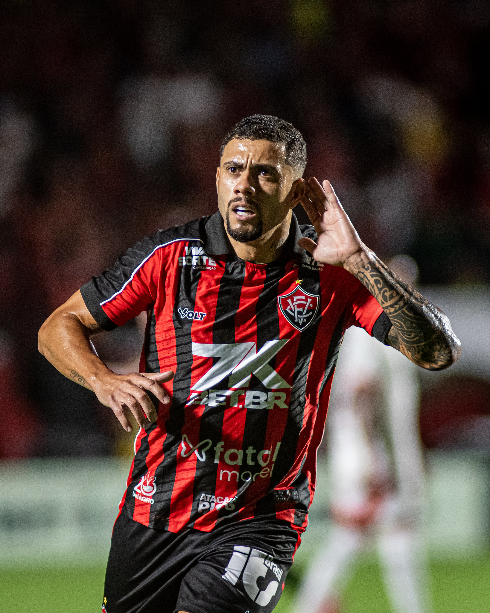 Wellington Rato comemorando gol pelo Vitória, contra o Flamengo